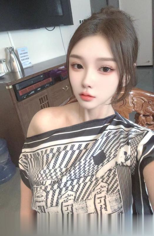 上海普陀颜值大胸美女前凸后翘,匀称丰满
