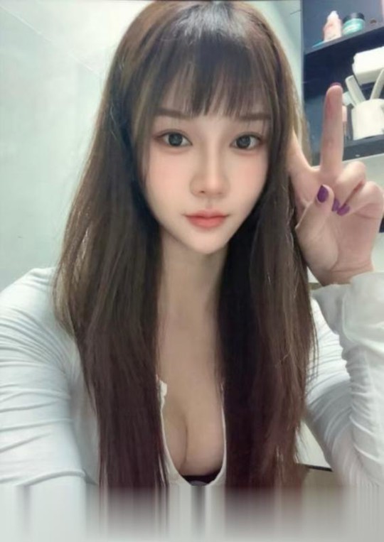 上海大胸美女炮架子