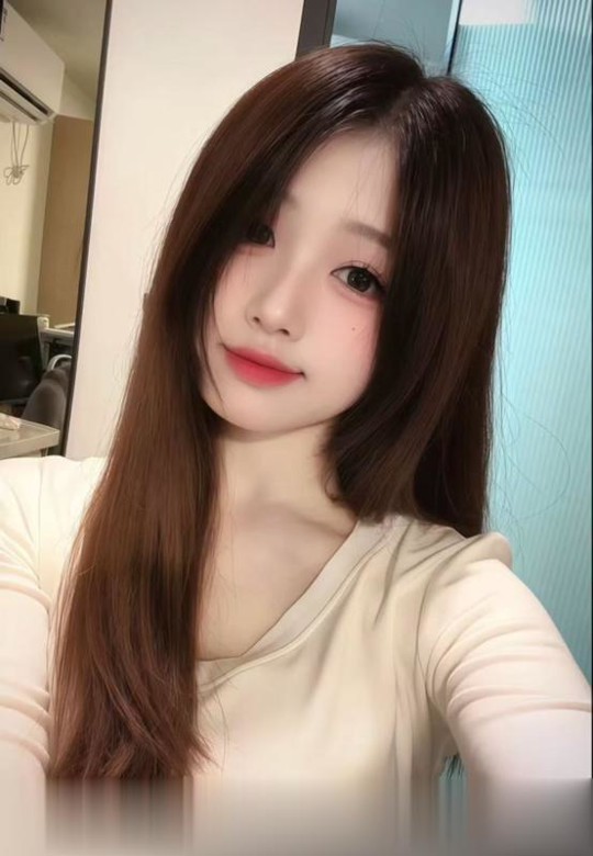 珠海拱北小羊肤白美腿，美少女一个