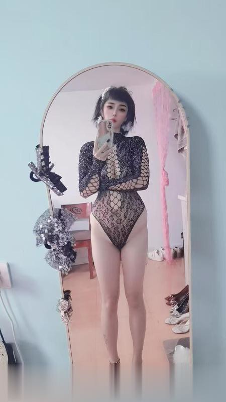 苏州大长腿大胸妹