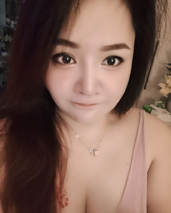 南京市玄武门大胸熟女妹子